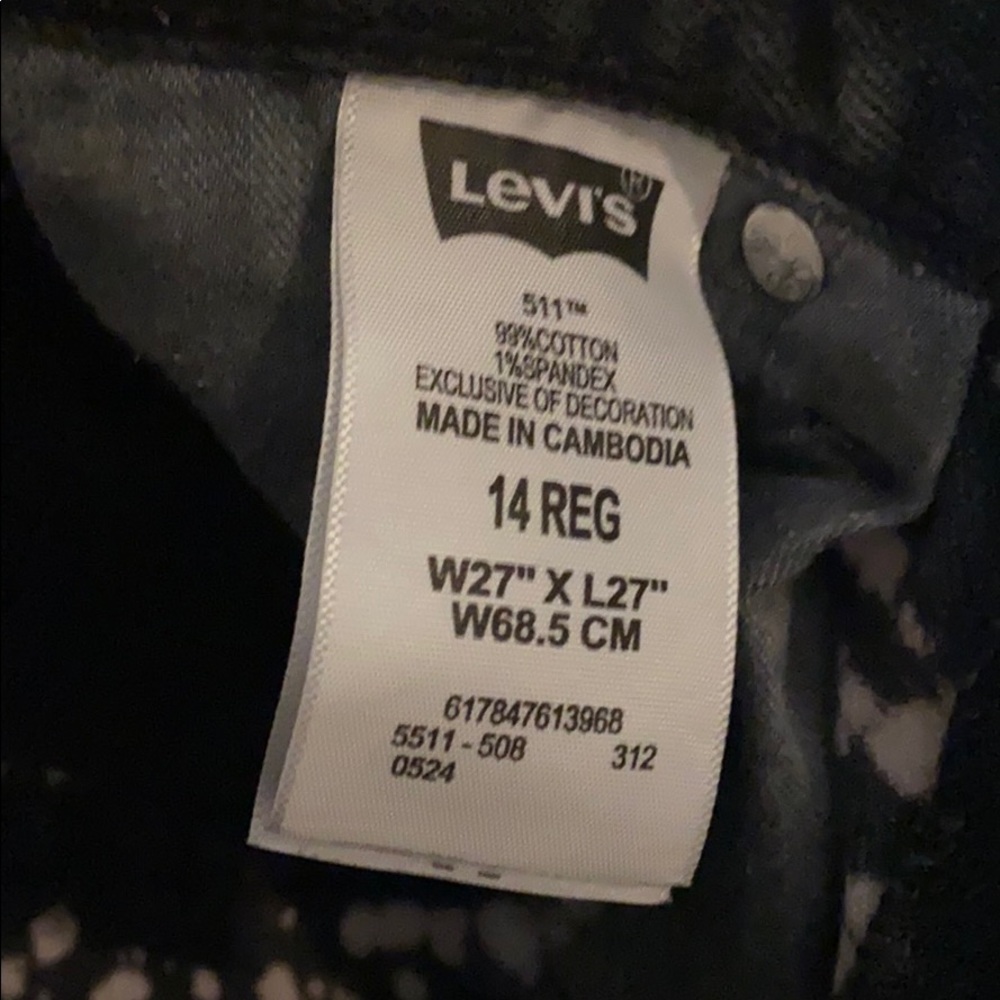 Distressed Levi’s shorts - Picture 4 of 5